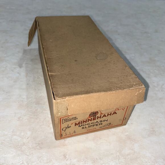 Vintage 1948 Minnehaha Moccasin baby slippers w/ white leather & rabbit fur trim - Picture 11 of 11